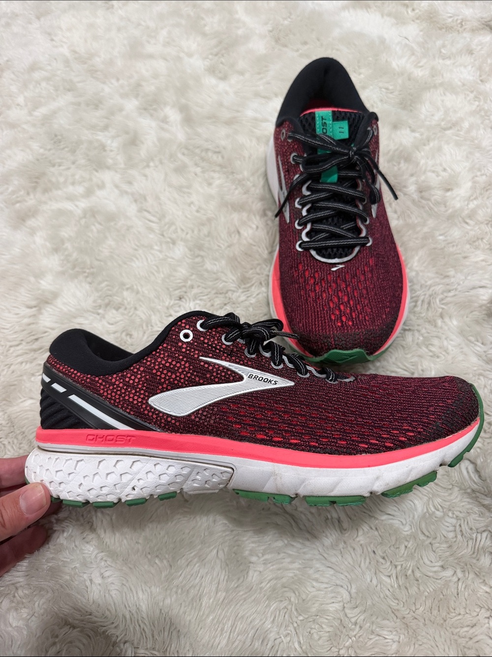 Brooks Ghost 11 Women's Running Shoes in black with vibrant pink size 8
